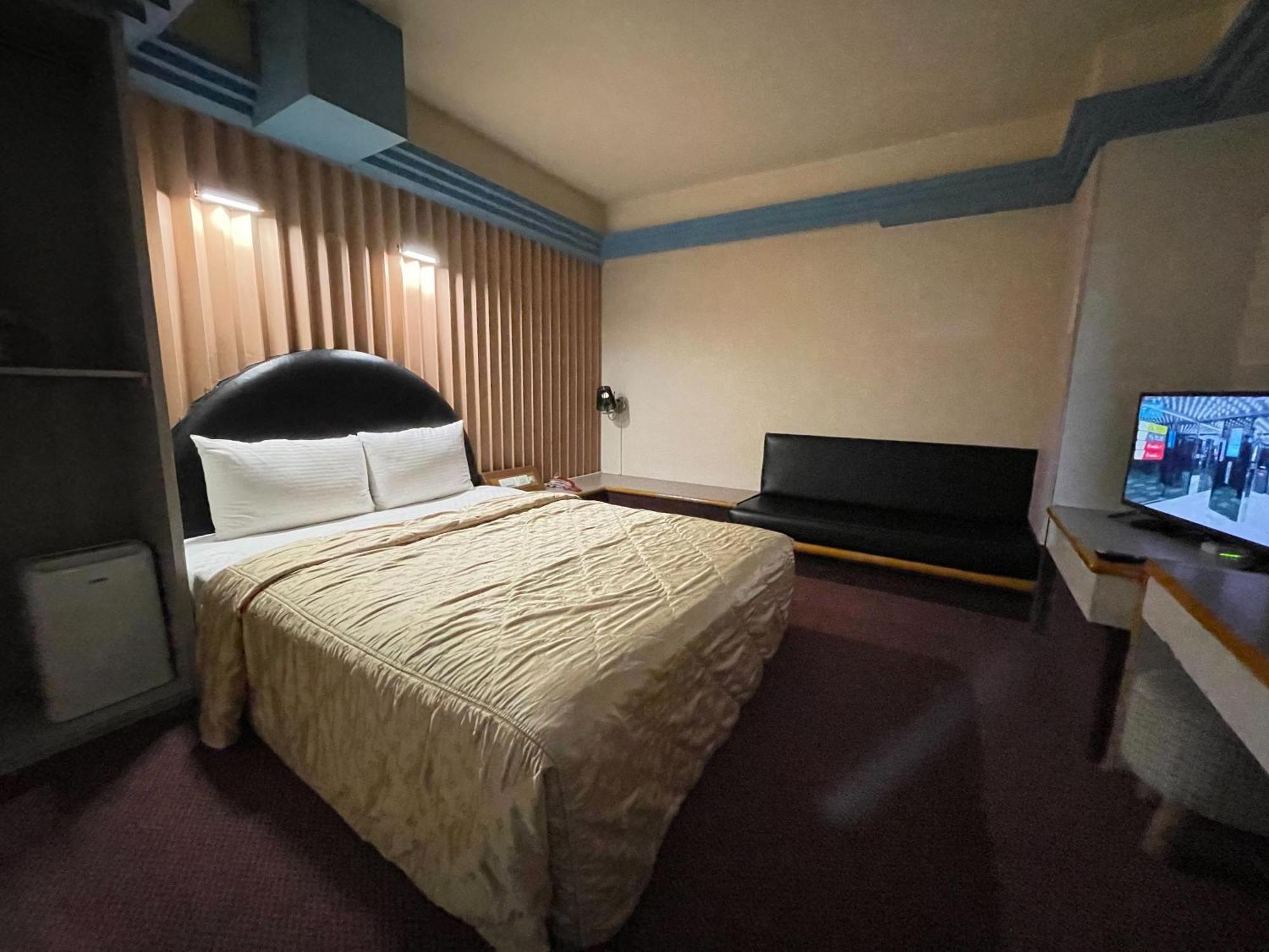 Отель 溫情自助旅店 Таоюань Экстерьер фото
